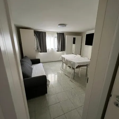 700mt To Station Venezia,free Parking, Shuttle Airport Via Napoli 71